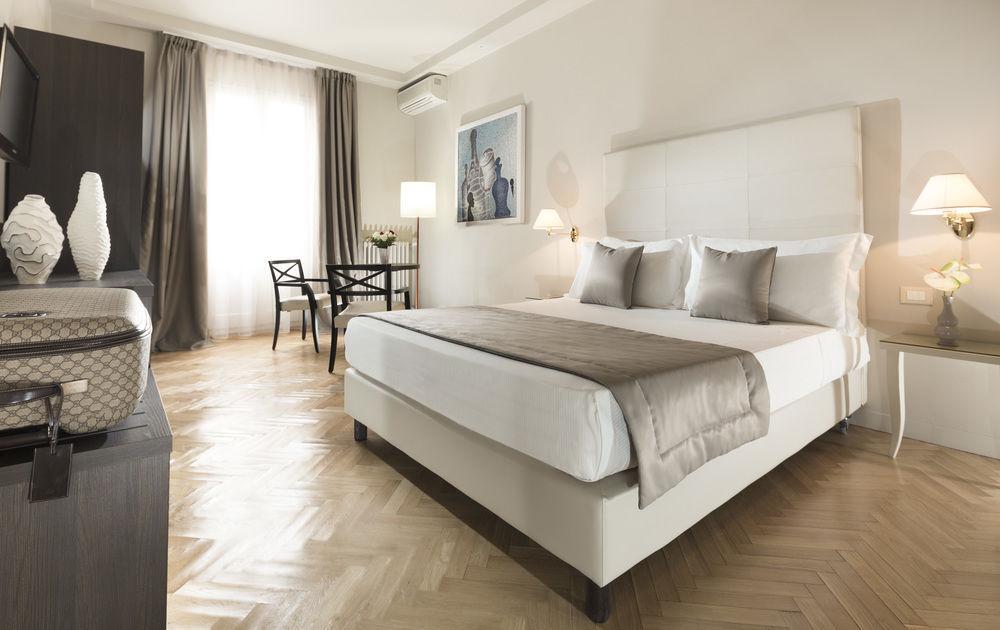 Hotel Vittoria ฟาเอนซา ภายนอก รูปภาพ