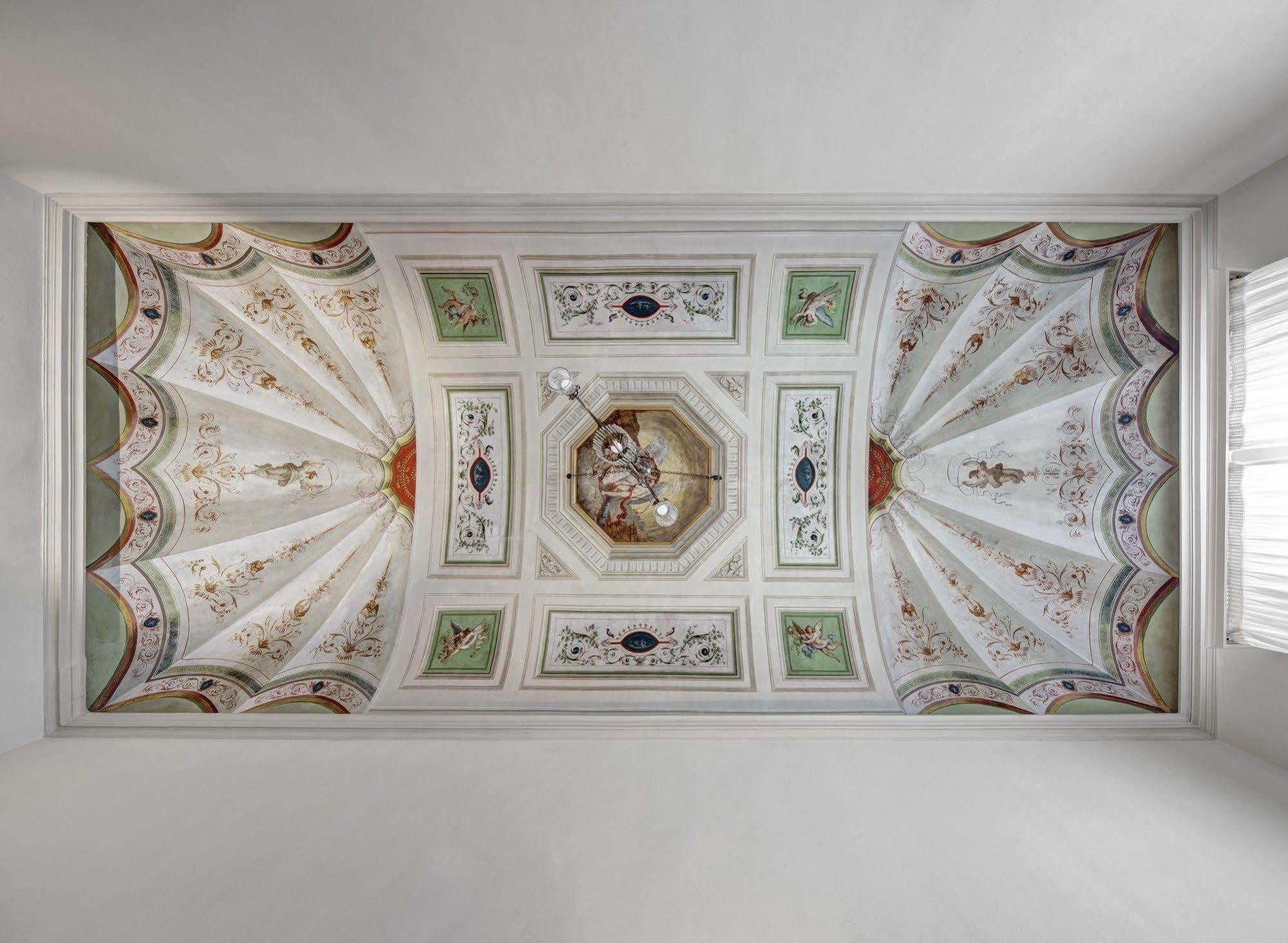 Hotel Vittoria ฟาเอนซา ภายนอก รูปภาพ
