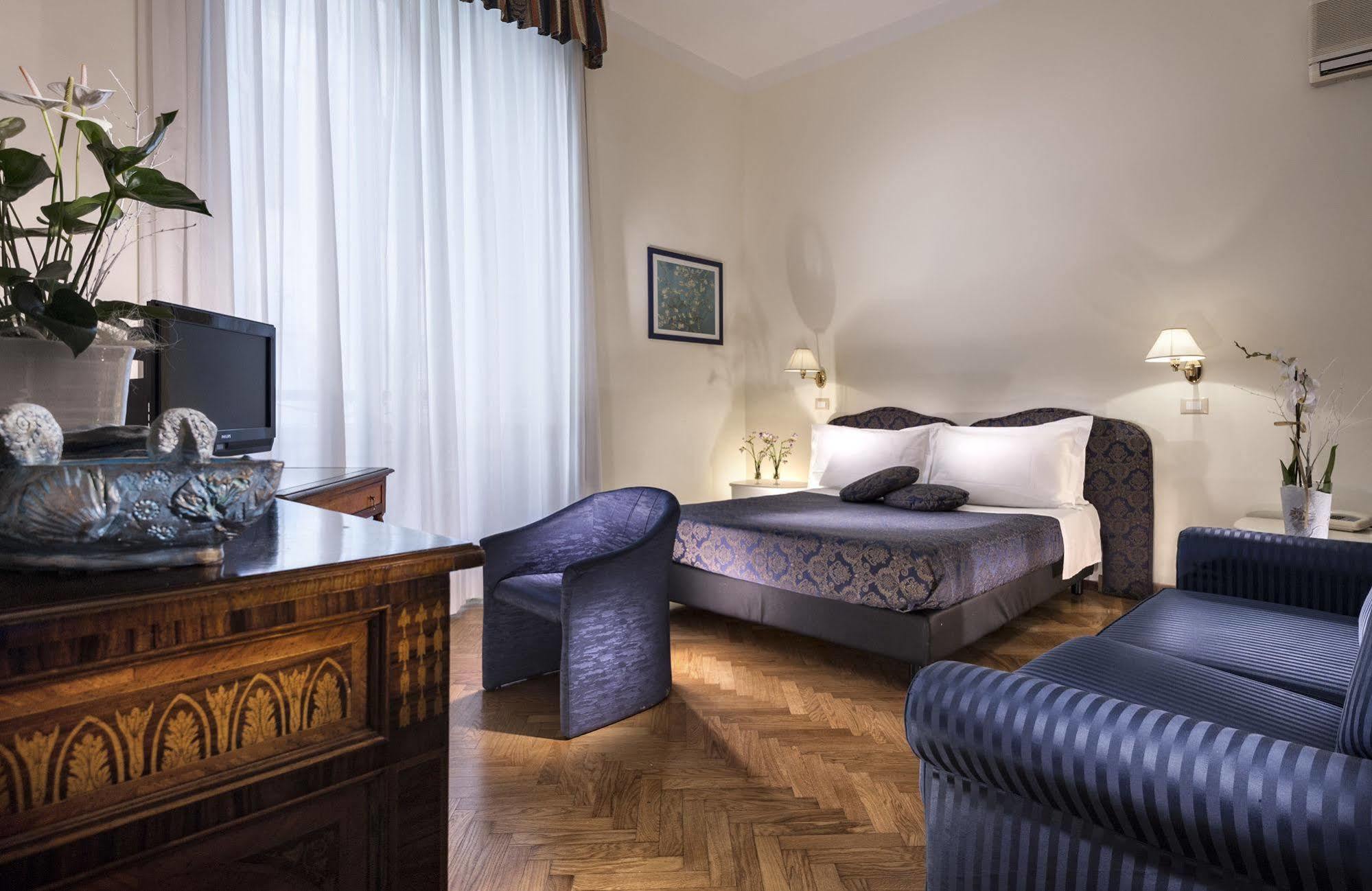 Hotel Vittoria ฟาเอนซา ภายนอก รูปภาพ