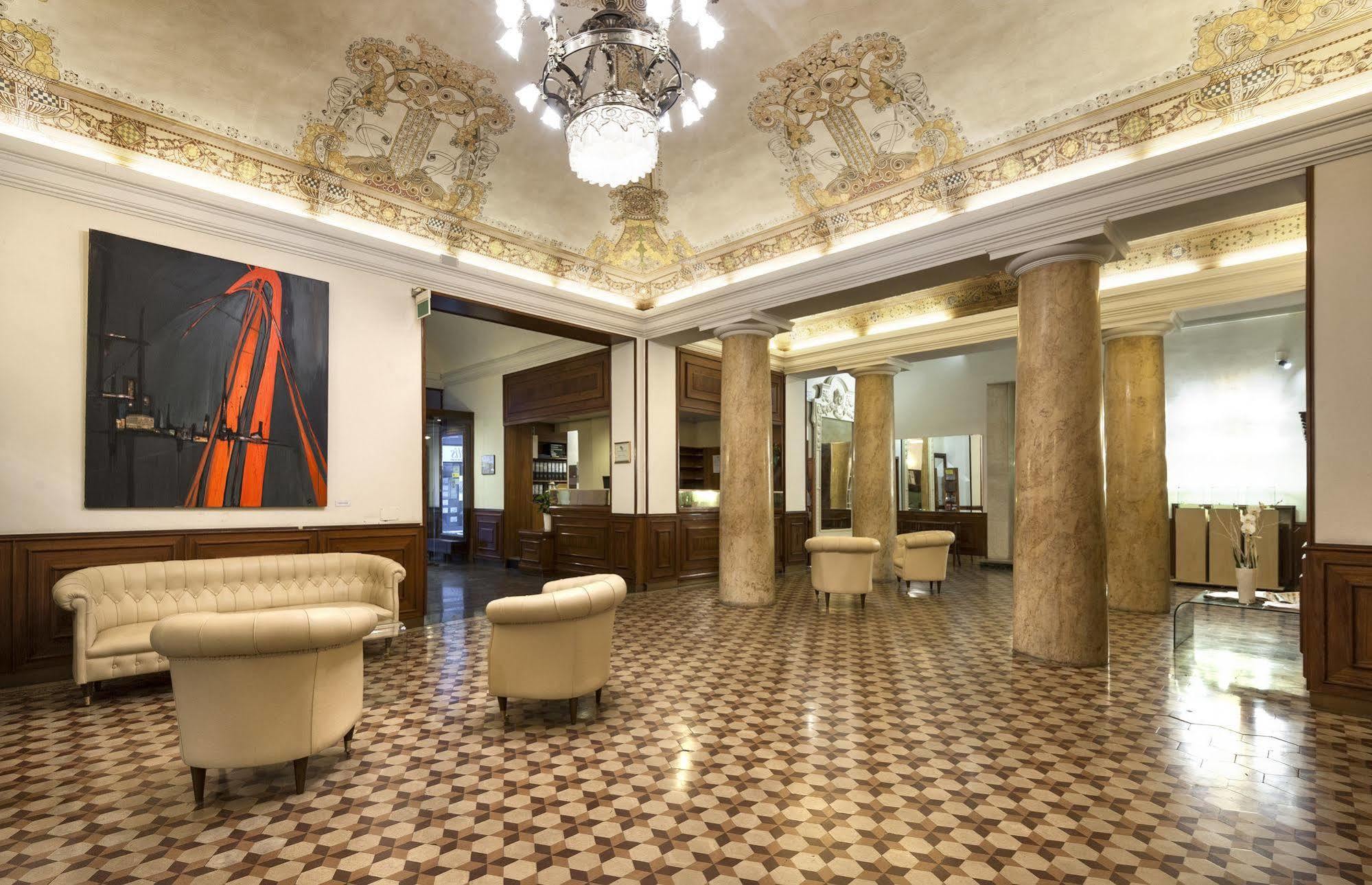 Hotel Vittoria ฟาเอนซา ภายนอก รูปภาพ