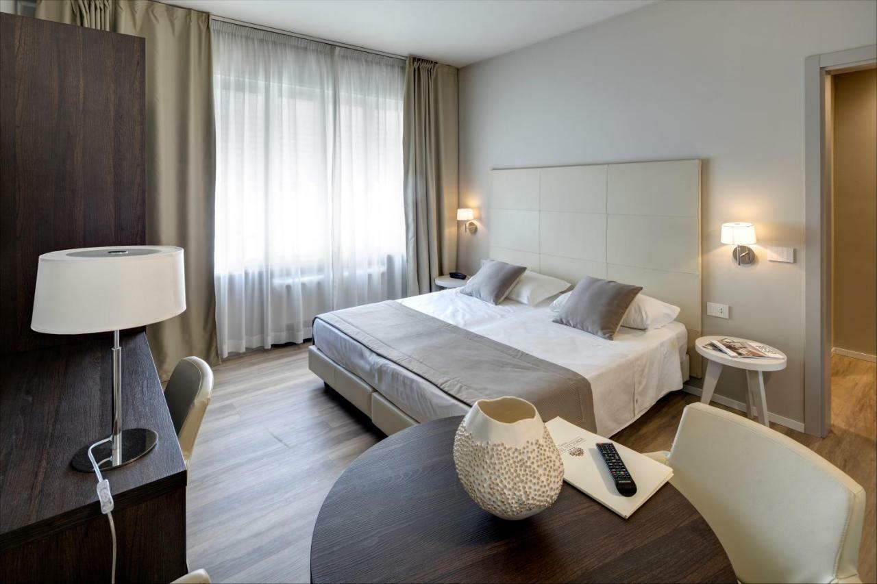 Hotel Vittoria ฟาเอนซา ภายนอก รูปภาพ