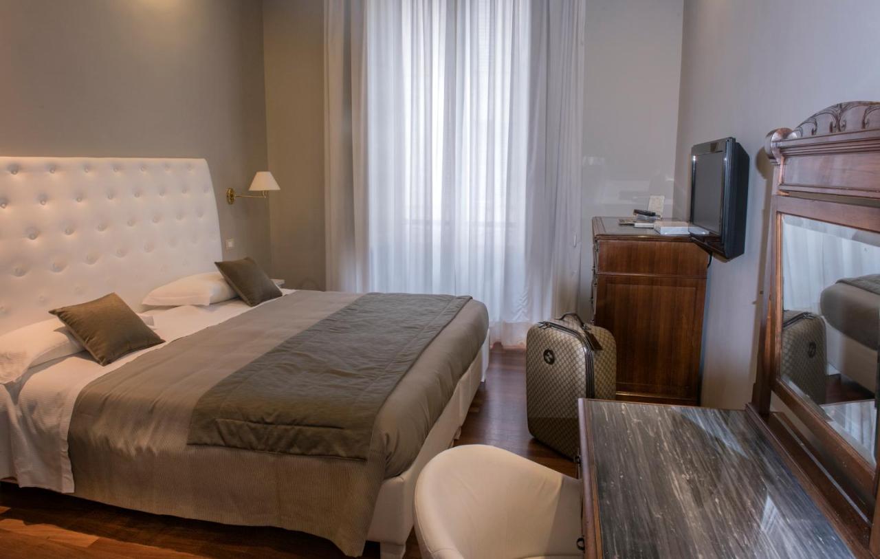 Hotel Vittoria ฟาเอนซา ภายนอก รูปภาพ